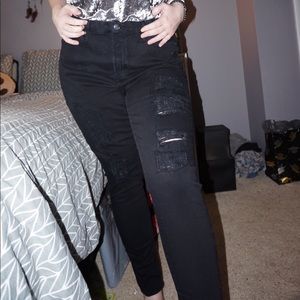 GOOD AMERICAN high waisted black distressed denim!